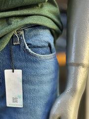 5-Pocket Style Blue Jeans