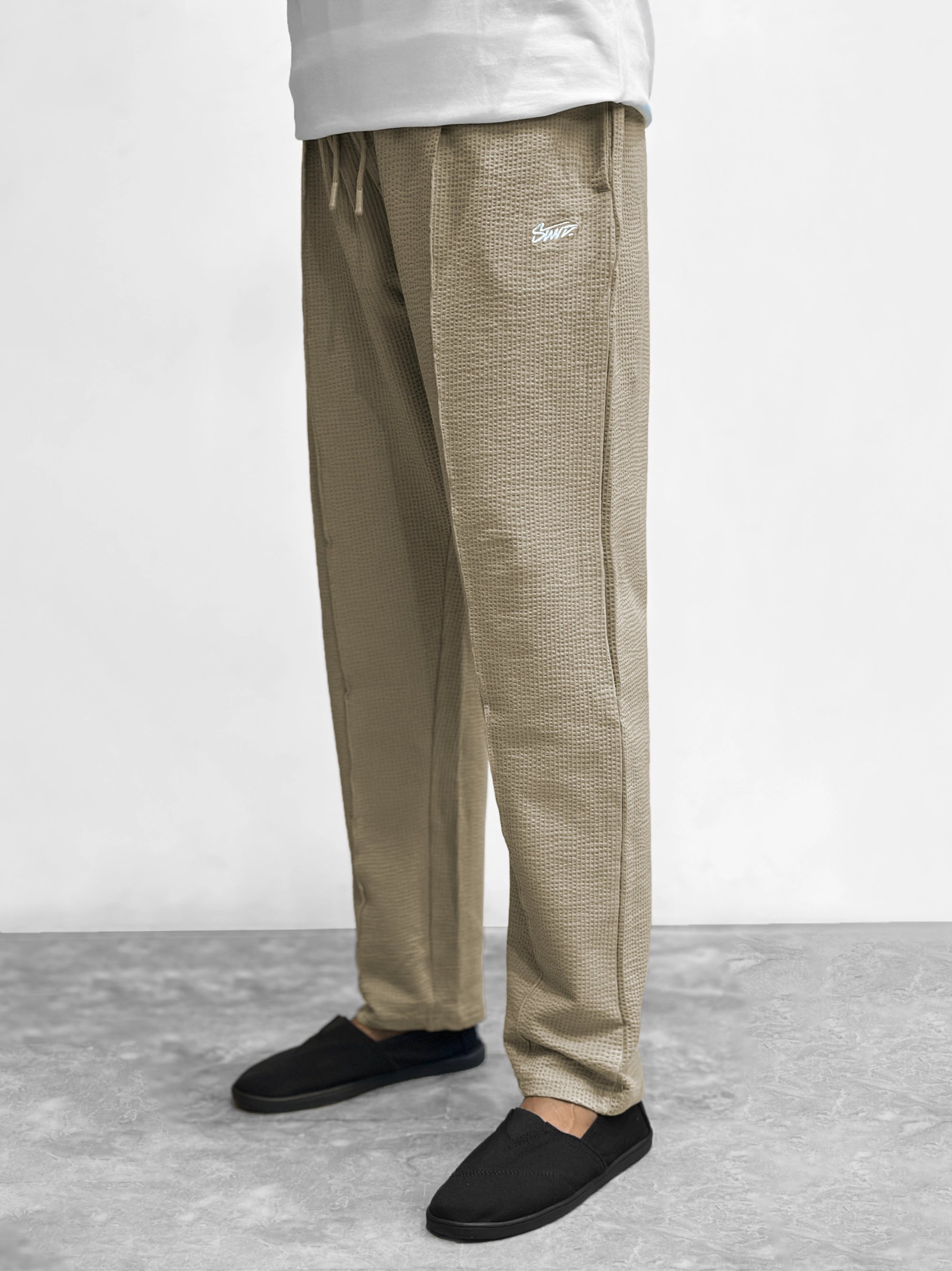 Men Plain Stripe Line Trouser In Khaki
