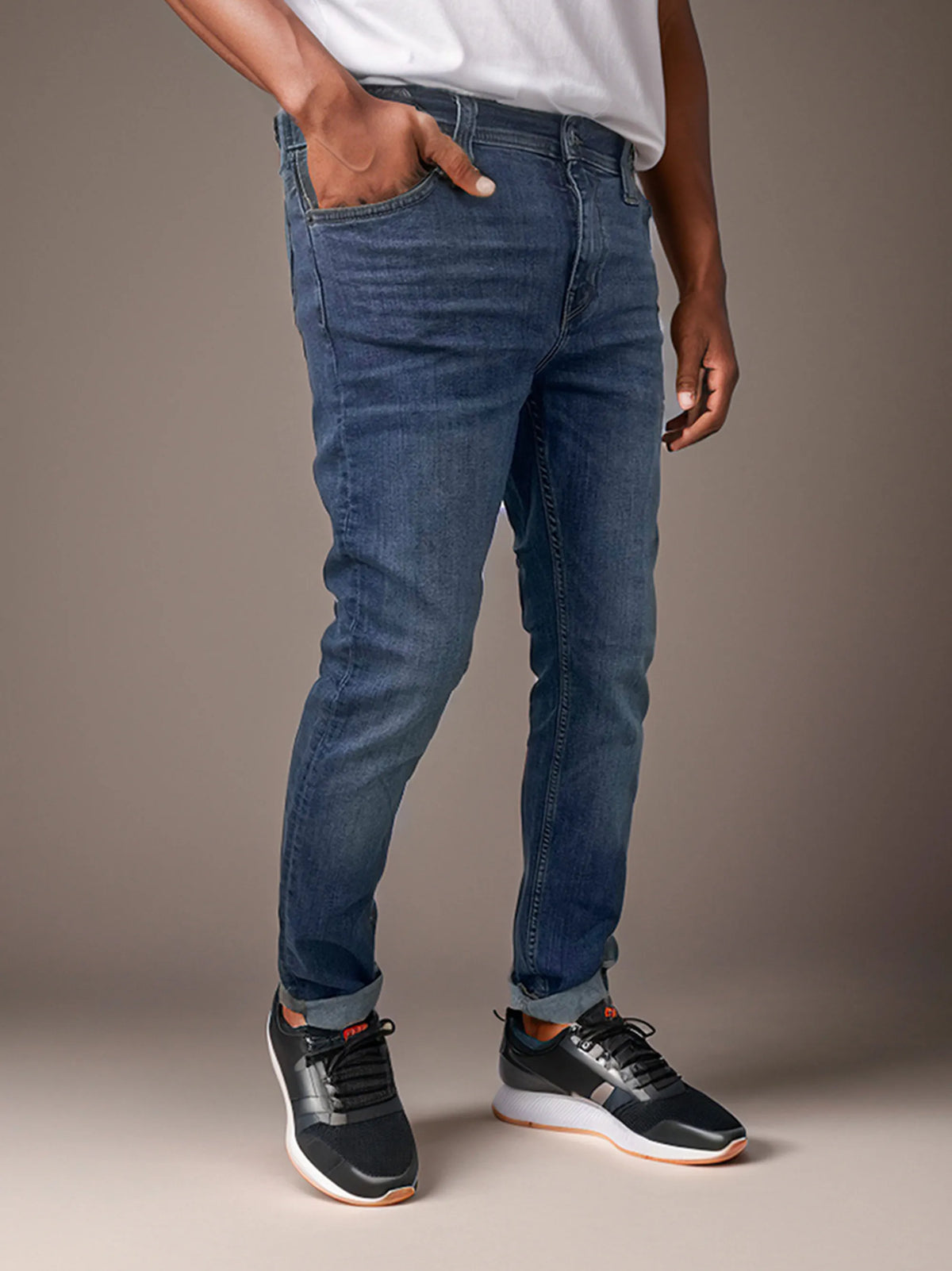 Men Blue Slim Fit Clean Look Stretchable Jeans