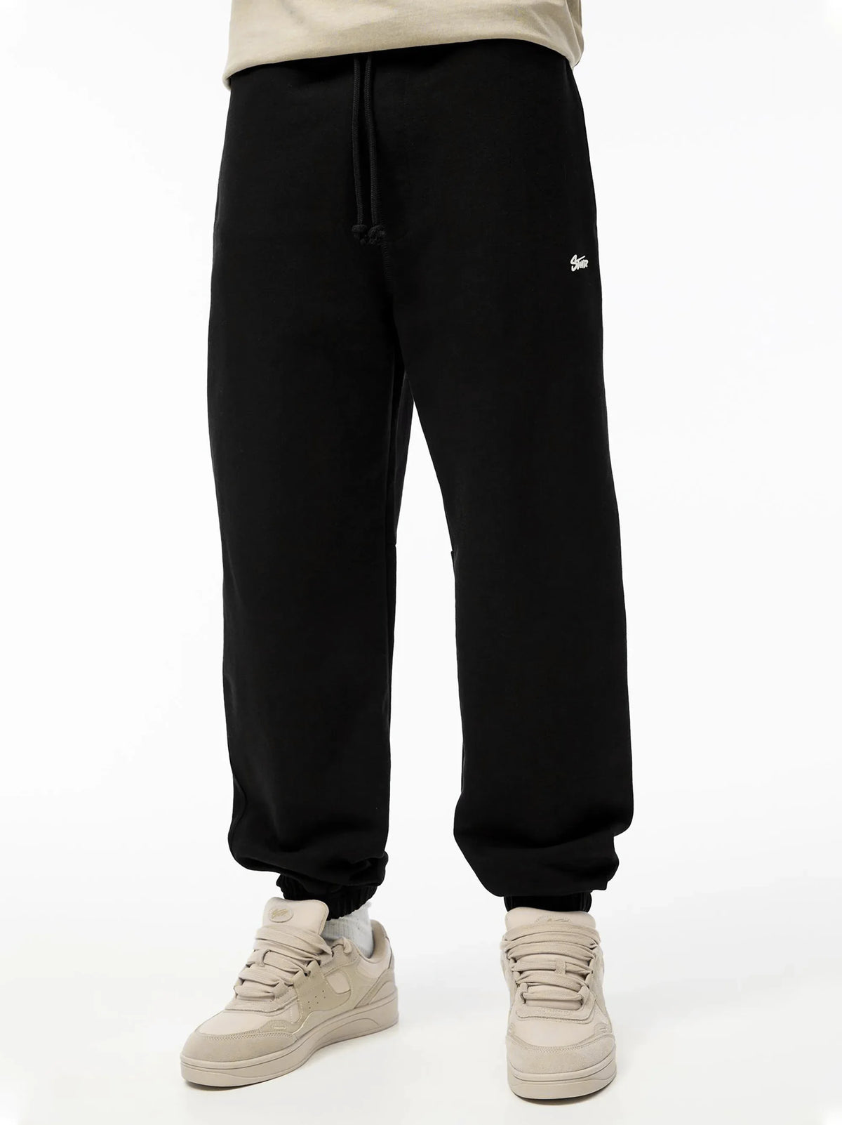 Men's Tapered fit Trouser in Black