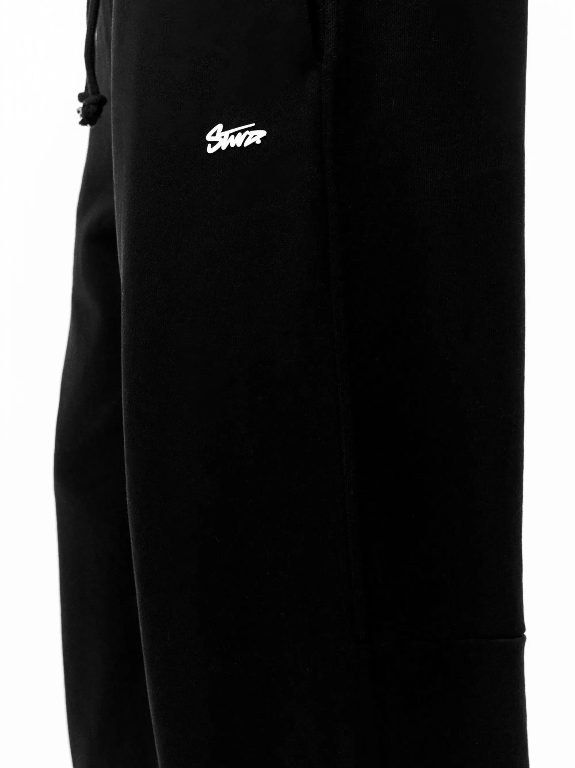 Men's Tapered fit Trouser in Black