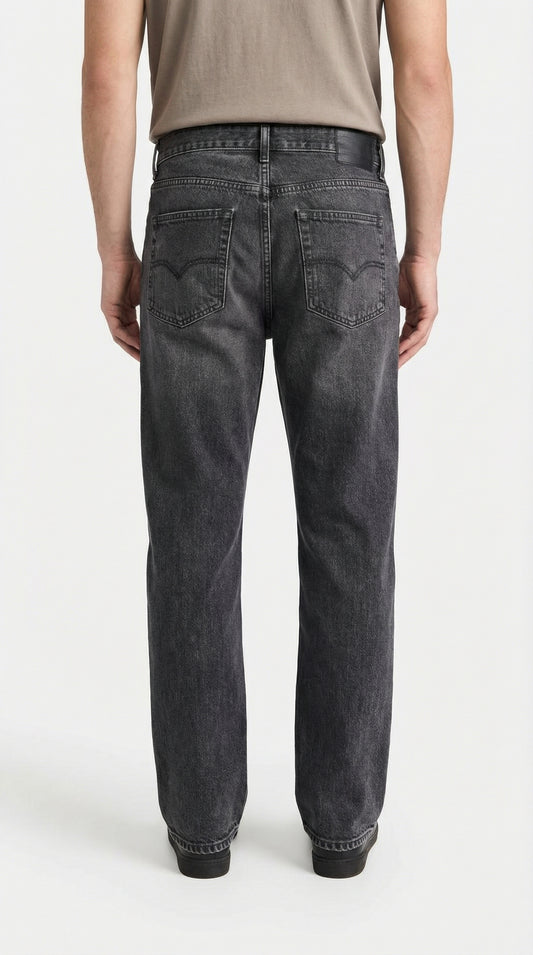 Pull & Bear Men’s Relaxed Fit Jeans in Dark Grey Wash