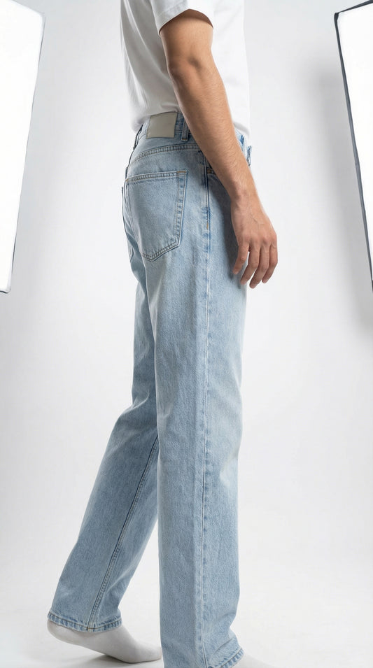 Pull & Bear Men’s Relaxed Fit Jeans in Light Blue Wash